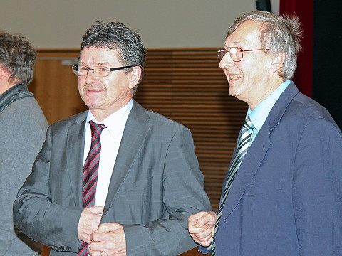 Jury-Leiter Dr. Rainer Schubert (rechts) im Gespräch mit Oberbürgermeister Hubertus Wacker. (Foto: AFG/Rainer Flöter)